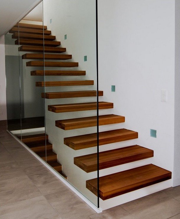 Escalier design marches prises au mur 